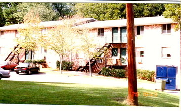 Twin Oak Apartments in Clarkston, GA - Foto de edificio - Building Photo