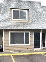 19202 SE River Rd in Milwaukie, OR - Building Photo