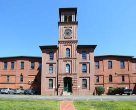 Clocktower Mill in Manchester, CT - Foto de edificio - Building Photo