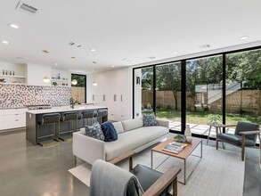 2903 E 14th St in Austin, TX - Building Photo - Building Photo