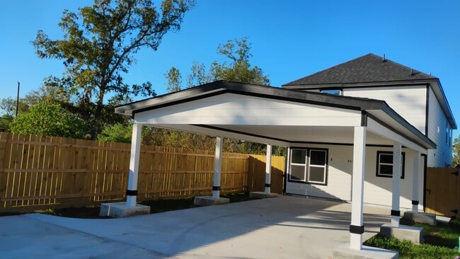 property at 8639 Peachtree St