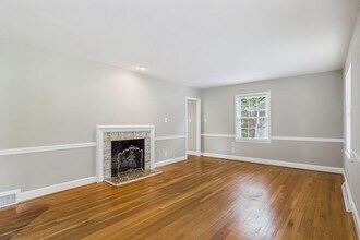 1103 Surry Dr in Greensboro, NC - Building Photo - Building Photo