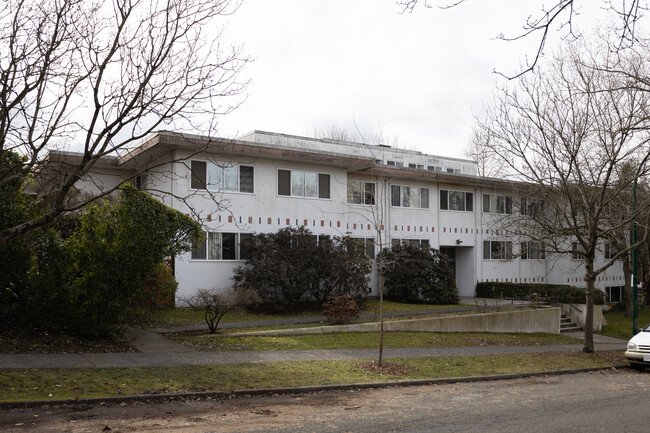 Gillard Manor in Vancouver, BC - Building Photo - Building Photo