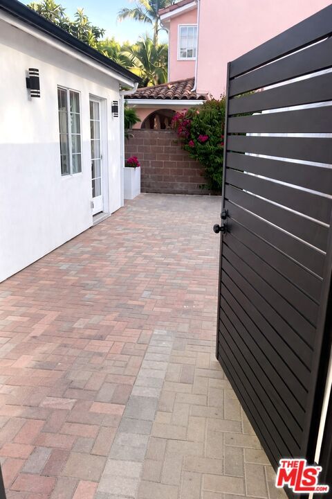 4522 Mammoth Ave in Los Angeles, CA - Building Photo - Building Photo