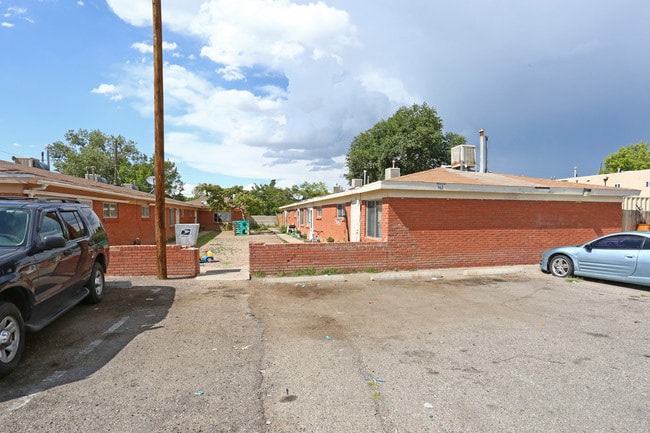 3417 Thaxton Ave SE in Albuquerque, NM - Foto de edificio - Building Photo