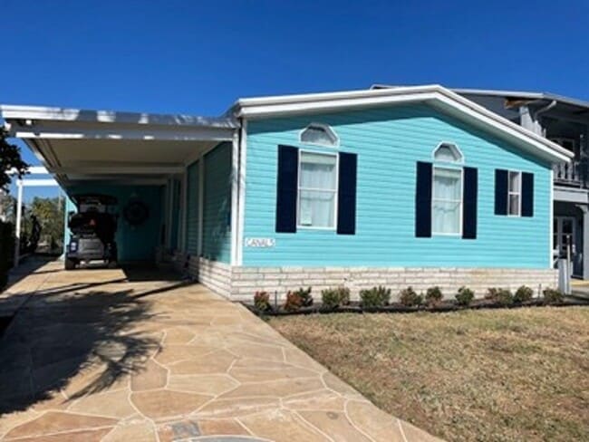 property at 4851 W Gandy Blvd