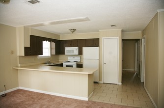 207-209 Carl St in Leesville, LA - Building Photo - Interior Photo