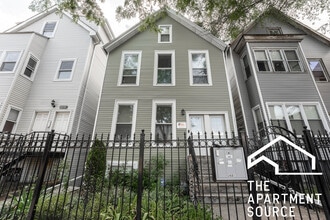 2651 W Armitage Ave in Chicago, IL - Building Photo - Building Photo