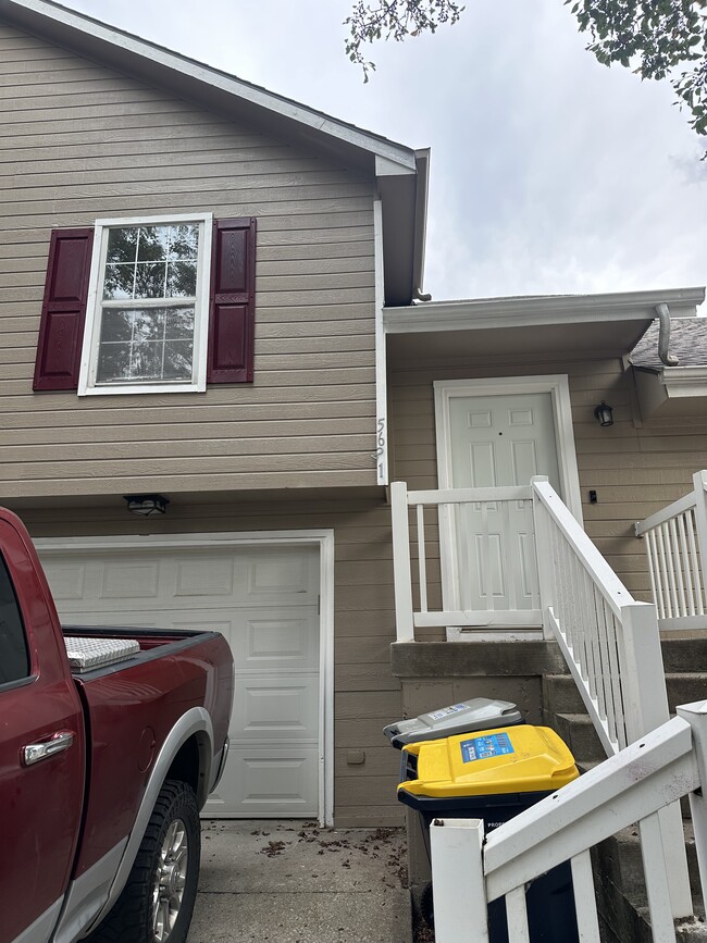 property at 5621 N London Pl