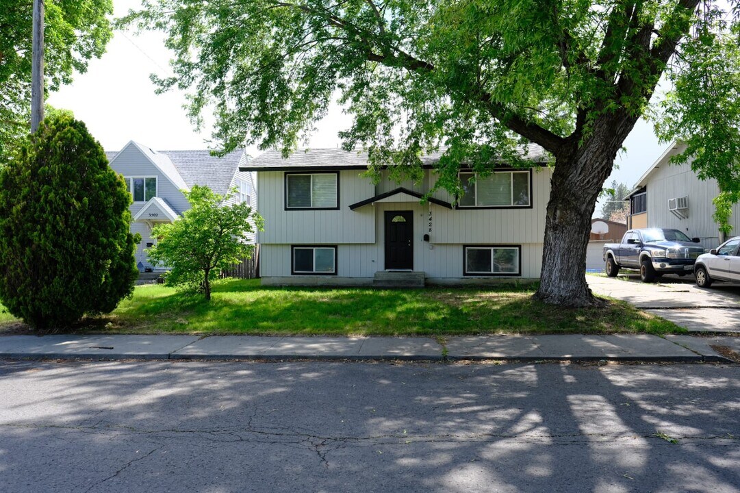 3428 E 32nd Ave in Spokane, WA - Foto de edificio