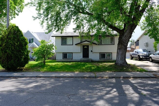 property at 3428 E 32nd Ave