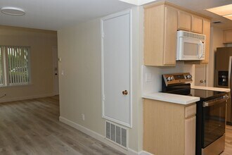 215 Chantilley Ln in San Jose, CA - Building Photo - Building Photo