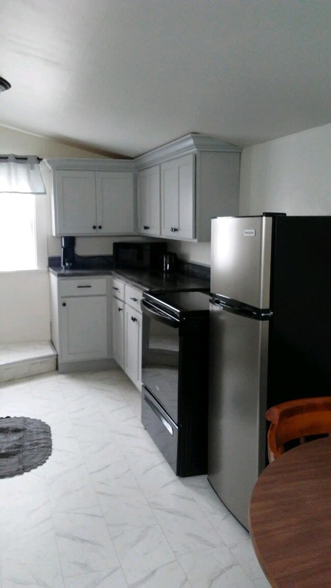 property at 212 5th Ave SW