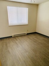 505 Louis J Ave in Talent, OR - Building Photo - Building Photo