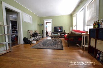 19 Priscilla Rd, Unit 1 in Boston, MA - Foto de edificio - Building Photo