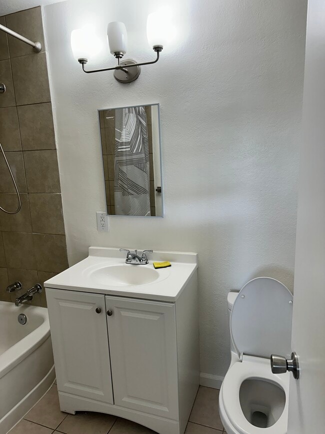 11946 Rosecrans Ave, Unit 11946