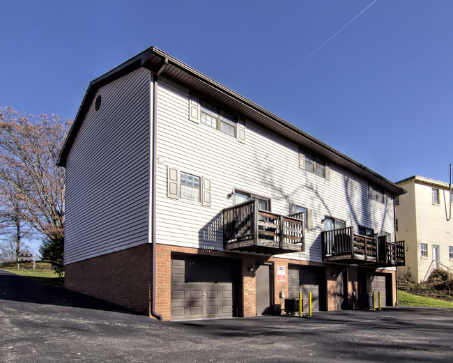 203 Loma Rd in Charleston, WV - Foto de edificio - Building Photo