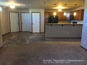 290 Vernon Dr-Unit -1 in Harrisburg, SD - Building Photo - Building Photo