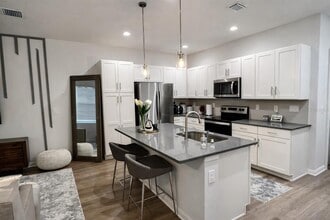 3413 E Louisiana Ave in Tampa, FL - Building Photo - Building Photo