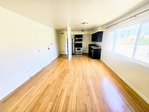 843 S Ardmore Ave in Los Angeles, CA - Foto de edificio - Building Photo