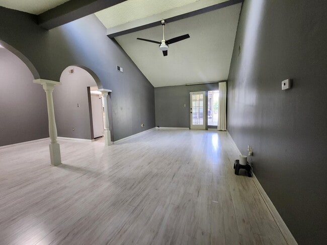 1901 Leslie Dr in Kerrville, TX - Building Photo - Building Photo