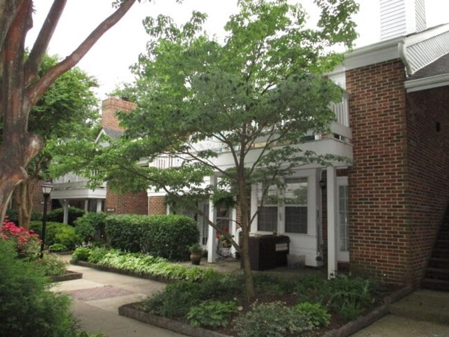 2618 S Arlington Mill Dr in Arlington, VA - Building Photo - Building Photo