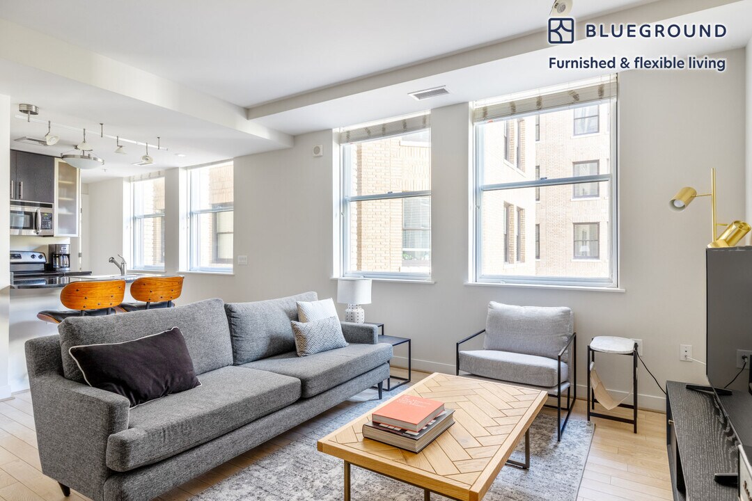733 15th St NW-Unit -FL5-ID232 in Washington, DC - Building Photo