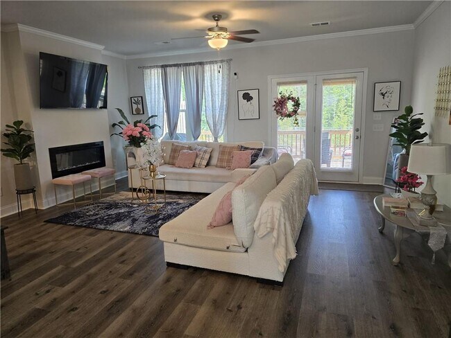 556 Amarante Cir in Lawrenceville, GA - Building Photo - Building Photo