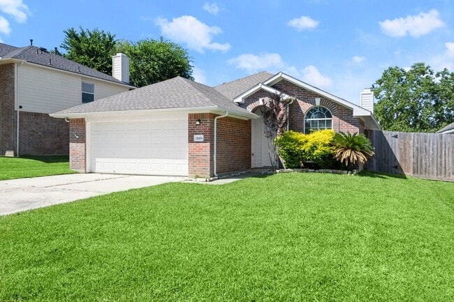 18454 Sunrise Pines Dr in Montgomery, TX - Building Photo - Building Photo