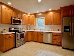187 Elmwood Dr in Cheshire, CT - Building Photo - Building Photo
