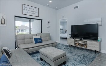 335 SW 47th Terrace in Cape Coral, FL - Building Photo - Building Photo