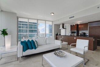 485 Brickell Ave in Miami, FL - Building Photo - Building Photo