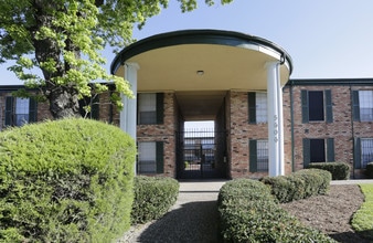 The Atrium At 5606 in Houston, TX - Building Photo - Building Photo