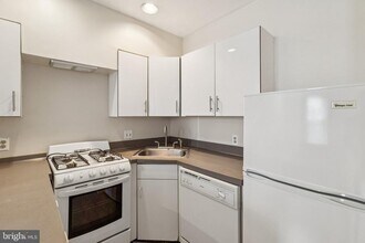 918 E Passyunk Ave in Philadelphia, PA - Building Photo - Building Photo