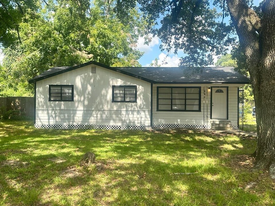 125 Kellum in Liberty, TX - Building Photo