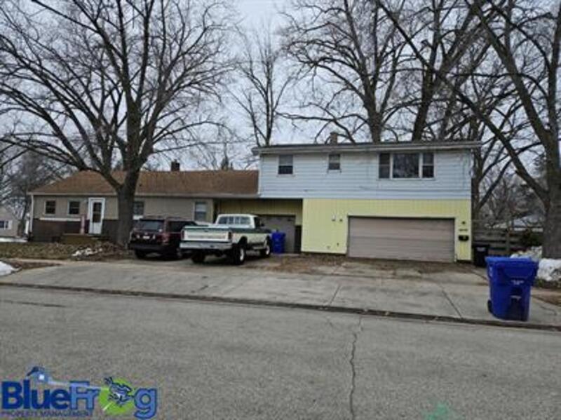2419 S Jackson St in Appleton, WI - Building Photo