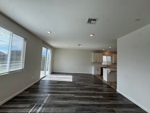 3602 Hawks Peak Dr in Madera, CA - Building Photo - Building Photo