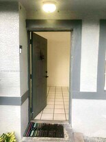 580 Tallulah Rd in Atlantis, FL - Building Photo