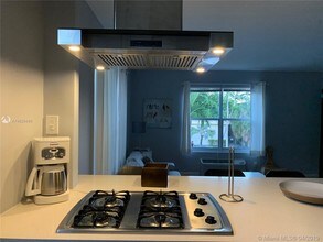 7430 Carlyle Ave-Unit -4 in Miami Beach, FL - Building Photo - Building Photo