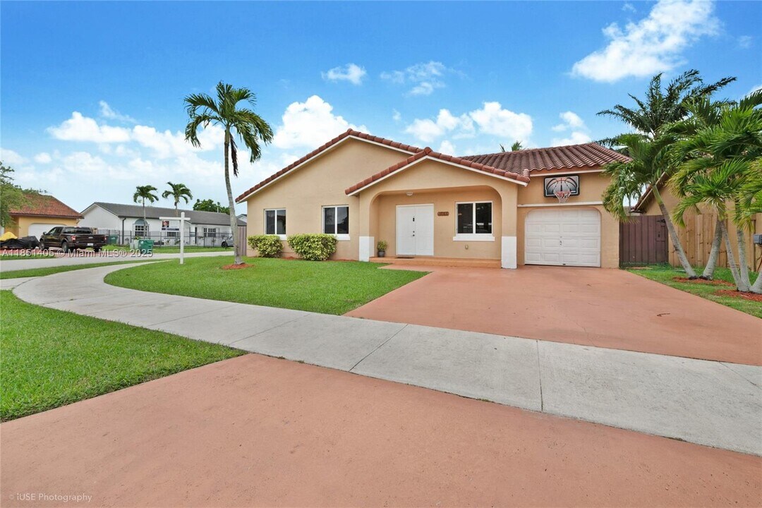 17188 SW 144th Pl in Miami, FL - Building Photo
