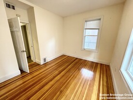 29 Edison Grn, Unit 2 in Boston, MA - Building Photo - Building Photo