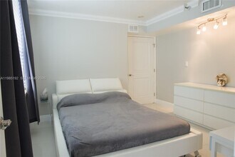 4301 Collins Ave in Miami, FL - Foto de edificio - Building Photo