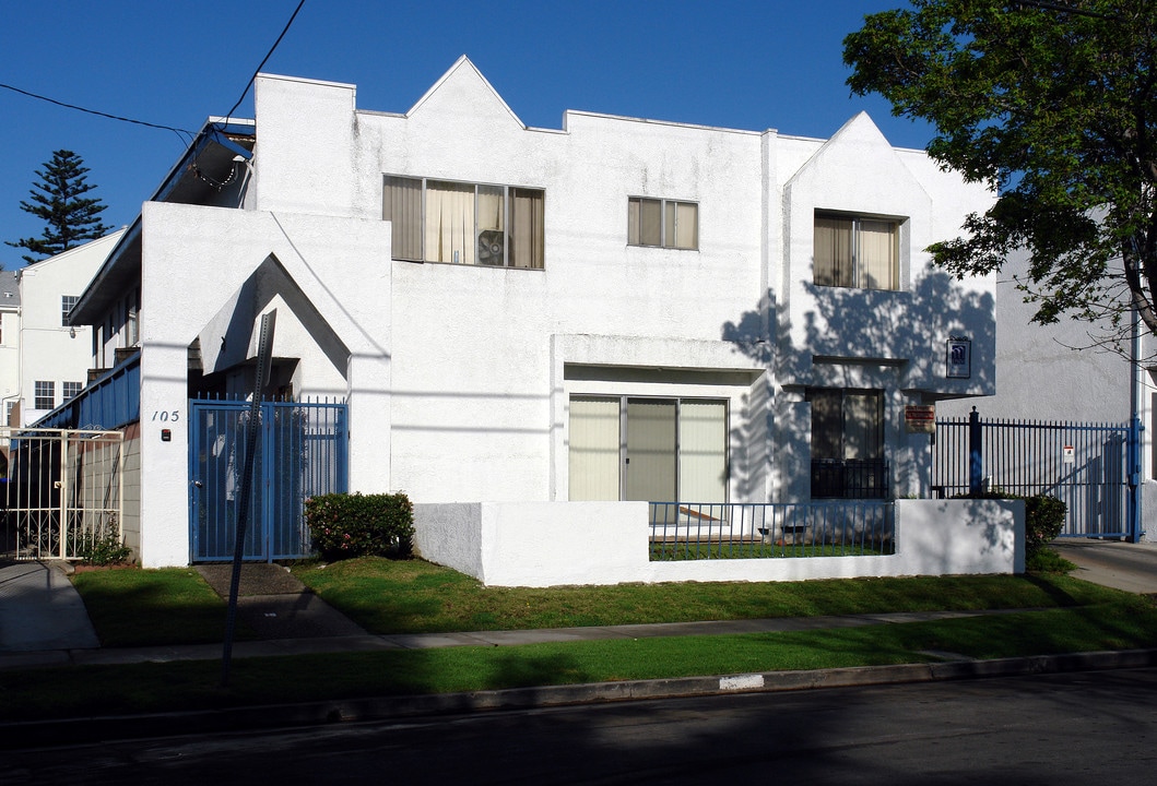 105 N Eastwood Ave in Inglewood, CA - Foto de edificio