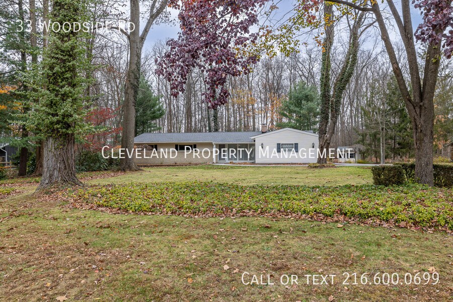 33 Woodside Rd in Chagrin Falls, OH - Building Photo