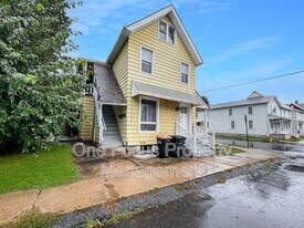 737 Tucker St in Williamsport, PA - Building Photo