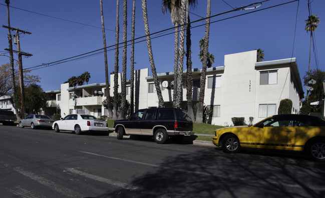 13921 Bessemer St in Van Nuys, CA - Building Photo - Building Photo