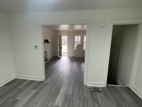 2042 Laketon Rd in Pittsburgh, PA - Building Photo - Building Photo