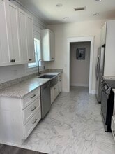 115 N Vestavia St in Panama City Beach, FL - Foto de edificio - Building Photo