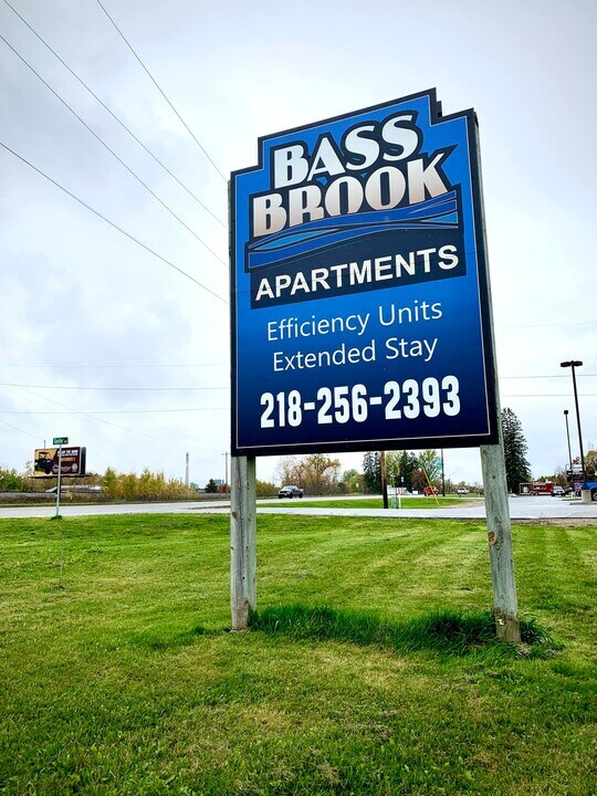 85 US-2 in Cohasset, MN - Building Photo