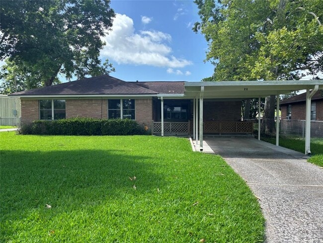 211 Long Dr
